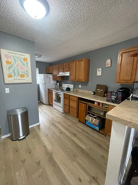 1st image of 3146 Lakeside Dr