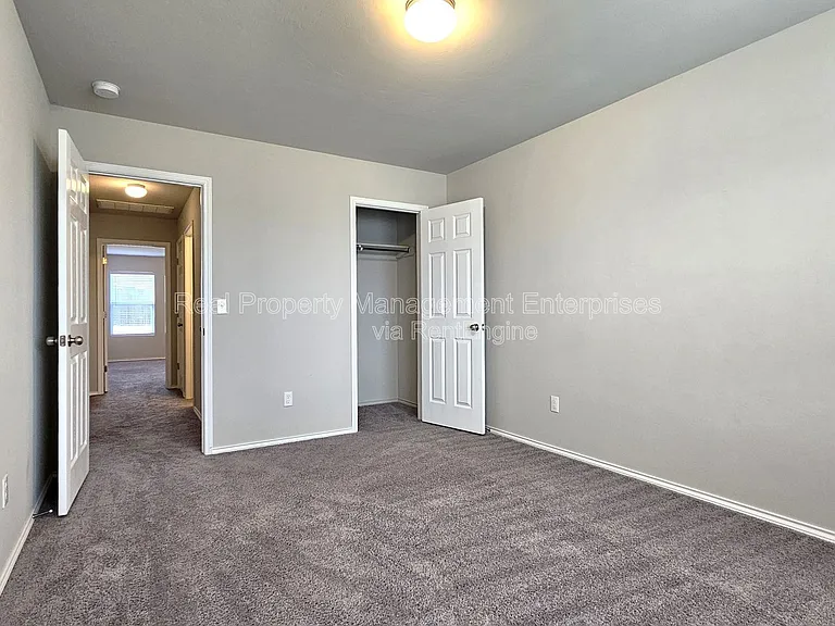 319 Waterside Dr — Photo 16