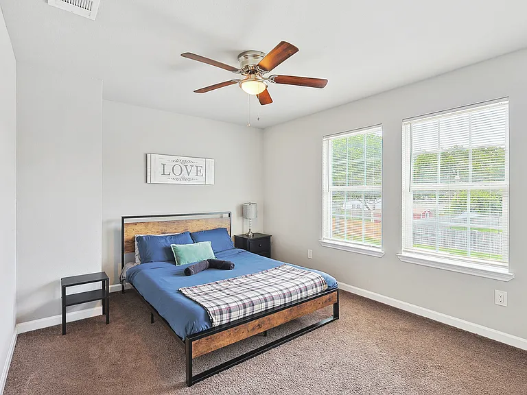 200 E Rogers St — Photo 19