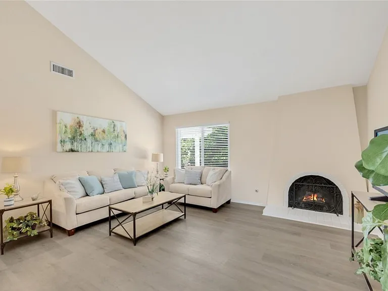 4068 Jeffrey Dr — Photo 1