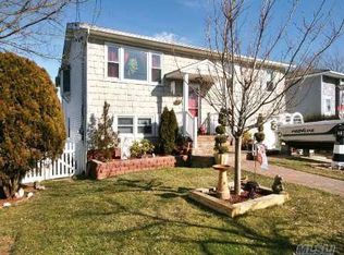 213 Venetian Blvd, Lindenhurst, NY 11757