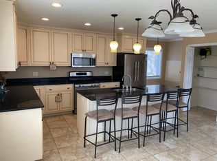 4 Masterson Ln, Bristol, RI 02809