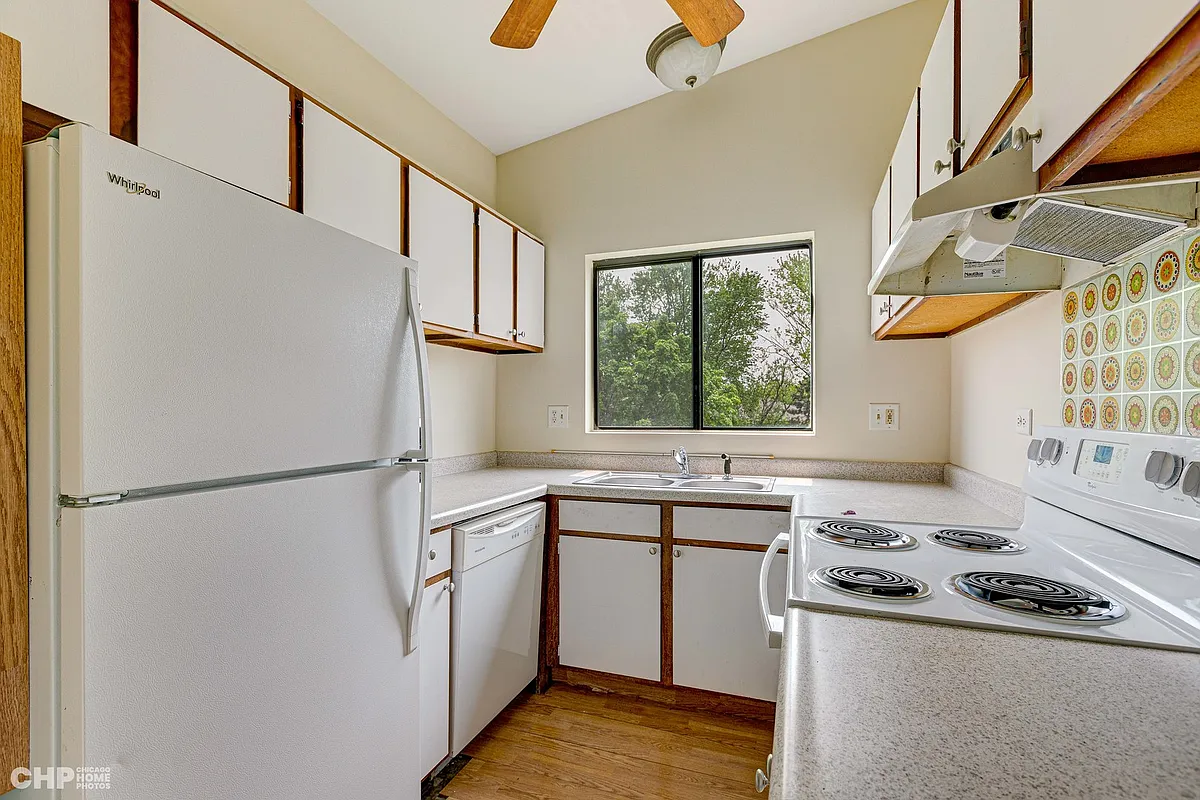 Building Photo - 439 Berkshire Dr #36