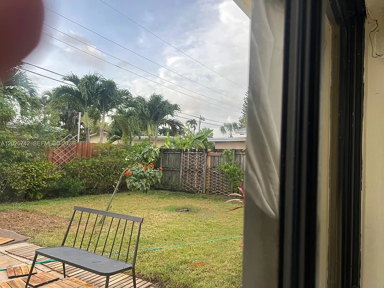 4460 NW 18th Ave — Photo 11