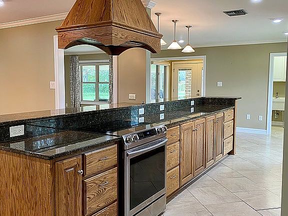 3rd image of 226 Ramblewood Dr