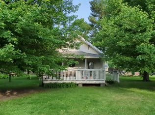 18 Loren St, Henning, IL 61848