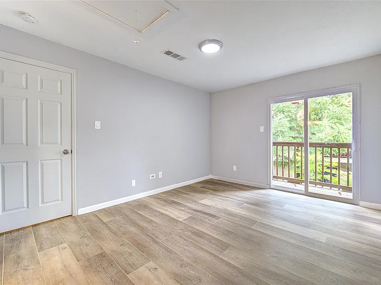 3929 Tanglewilde St #3929 — Photo 6