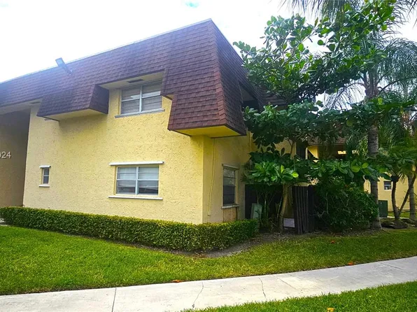 9101 SW 137th Ter #15-4, Miami, FL 33176
