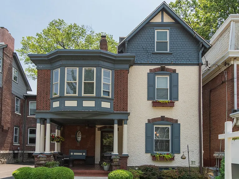 104 Rochelle Ave — Photo 33