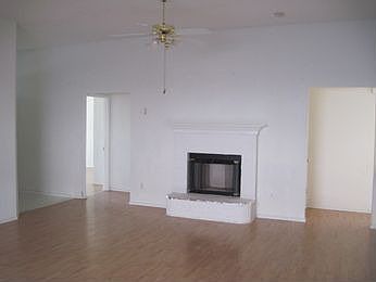 4th image of 5704 Creekridge Dr