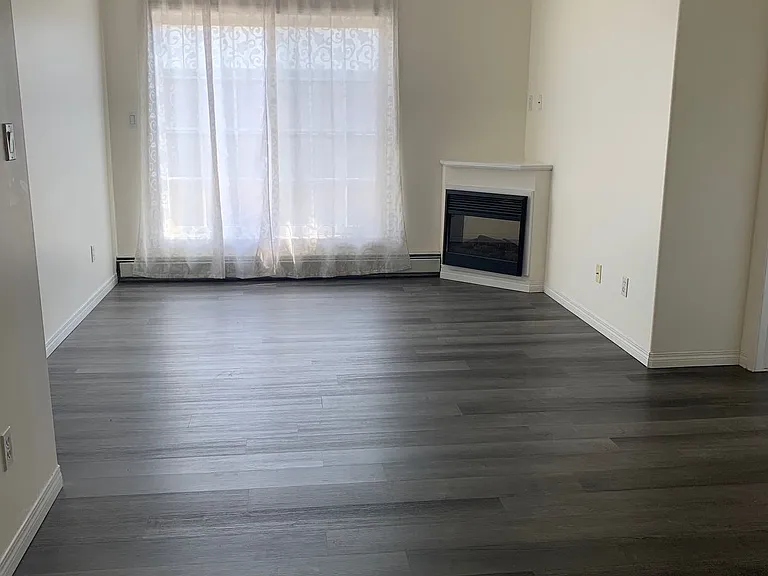 200 Lougheed Dr #1406 — Photo 3
