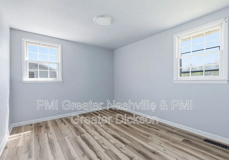 741 McPherson Dr — Photo 17