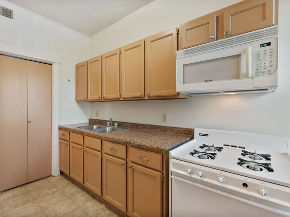 The Kenmore, 805-11 N 22nd St #10, Milwaukee, WI 53233