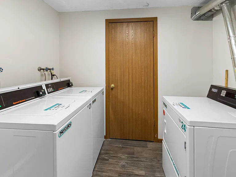 Maplewood Apartments — Photo 22