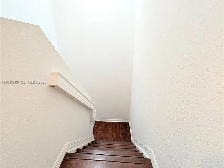 825 SW 6th Pl — Photo 32