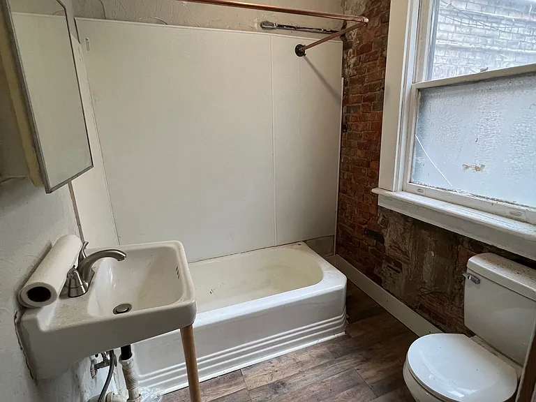 121 W Indiana St #1 — Photo 6