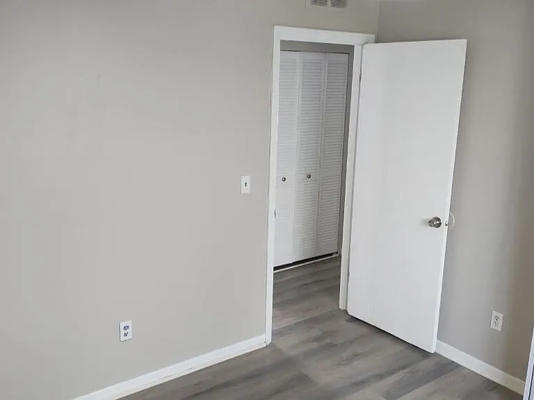 11644 Vaughan St — Photo 3