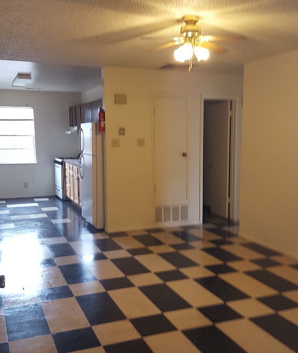 1st image of 419 Vassar Dr SE APT 4