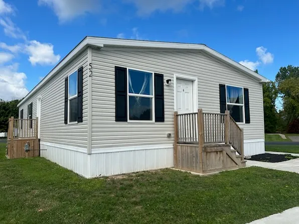 52 Roadside Dr, Hamlin, NY 14464