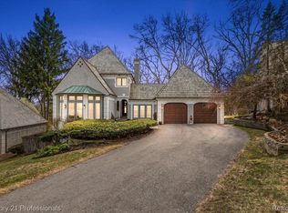 5423 Bristol Parke Dr, Clarkston, MI 48348