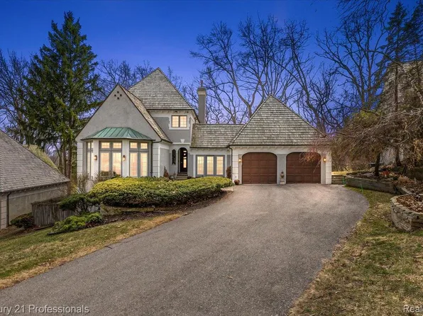 5423 Bristol Parke Dr, Clarkston, MI 48348