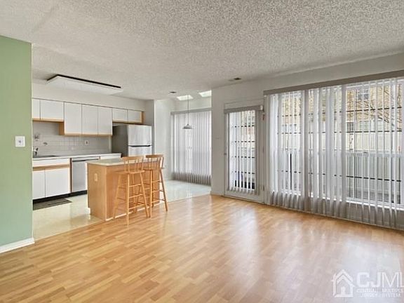 5th image of 46 De Leone Cir