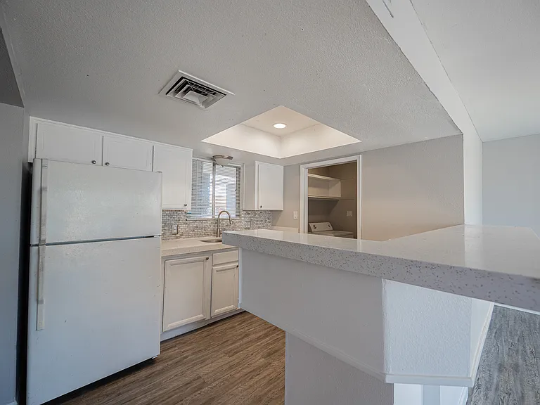 4704 S La Rosa Dr — Photo 11