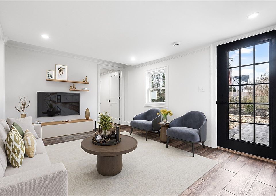 1st image of 5 Smith St #R