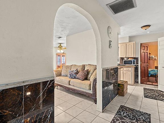 3rd image of 100 Siena Pl