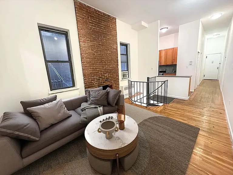 205 E 14th St #D — Photo 1