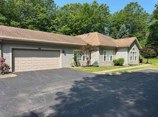 18 Hunters Woods Blvd #C, Canfield, OH 44406