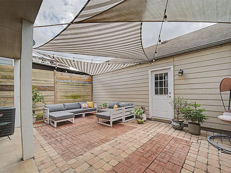 1104 Buckner St — Photo 37