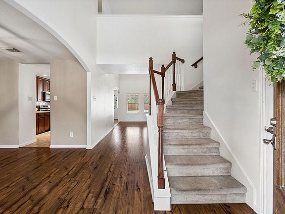 5th image of 405 Laddingford Ln