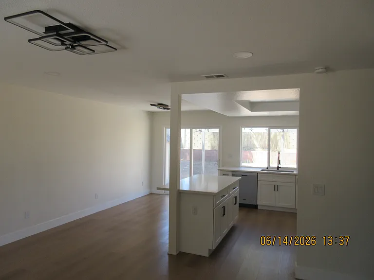 1052 W Quince St — Photo 14