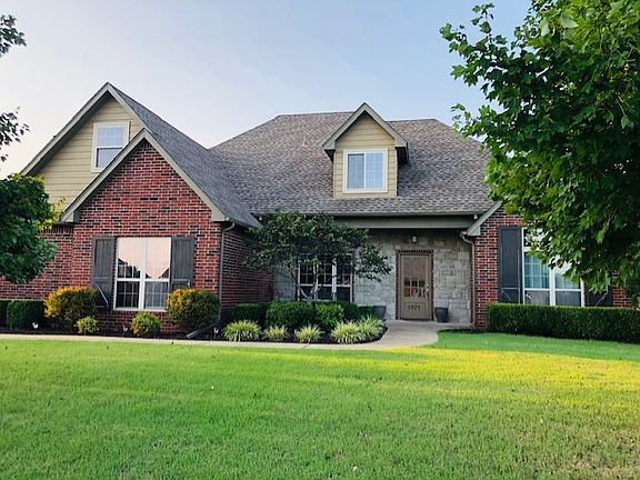 Front of House Zoomed In