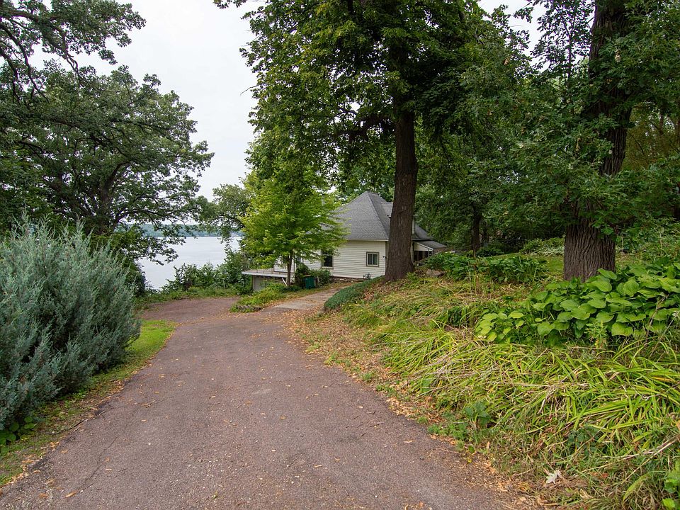 1st image of 609 Lakeshore Dr