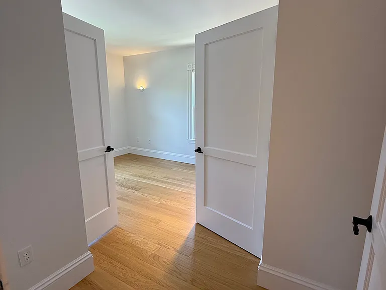 83-84 Gardner St #200L — Photo 18
