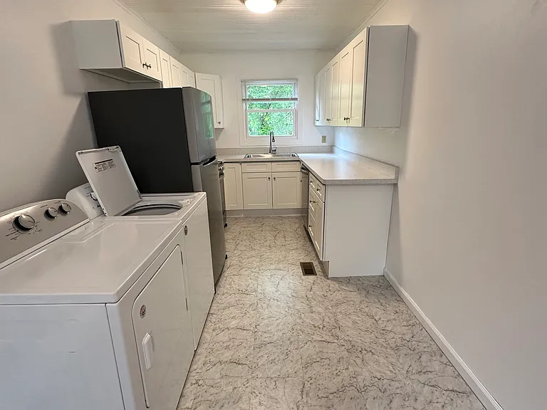 212 Eisenhower Dr — Photo 11