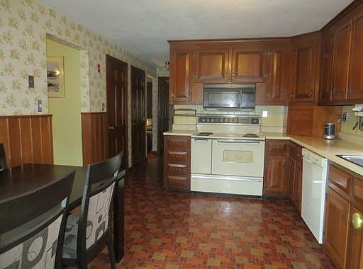 3rd image of 11 Laperle Ave