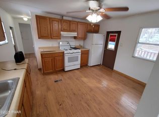 136 Happy Hollow Dr, Shohola, PA 18458