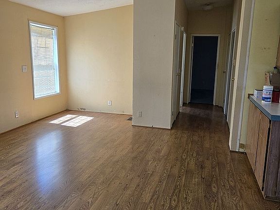 3rd image of 3035 Evergreen Ave NE