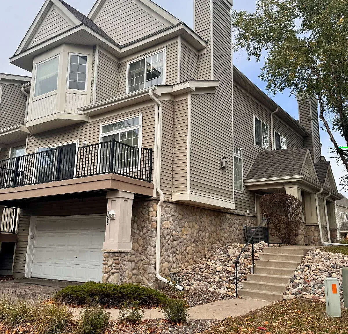 "Charming & Spacious 2-Bed Townhouse in Woodbury 1600 Sq Ft of Comfort at 2563 Eagle Trace Lane!" — Photo 1
