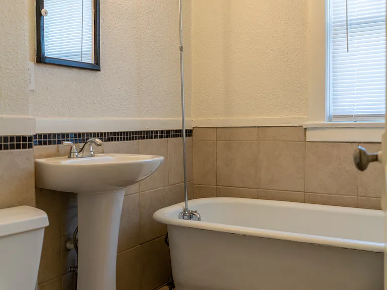 113 Midway Ave #2 — Photo 4