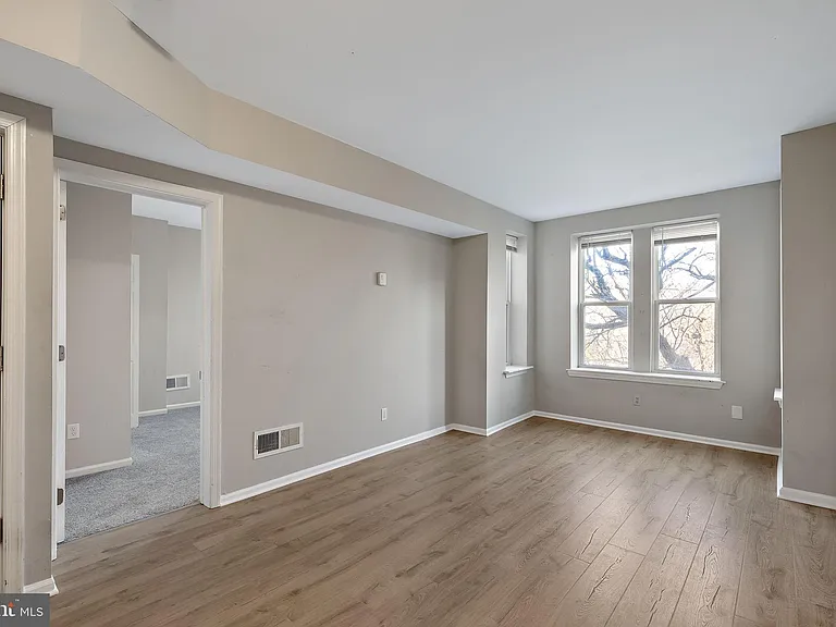 827 N Jackson St #2 — Photo 5