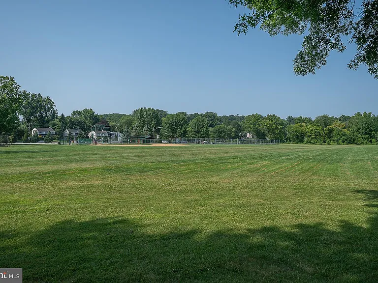 18 Clover Ln — Photo 35