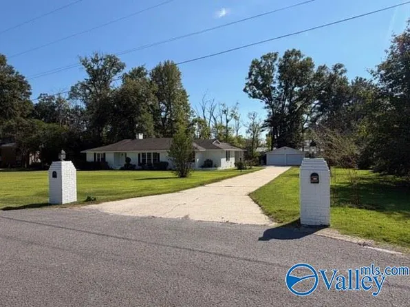 102 Cedar Ln, Moulton, AL 35650