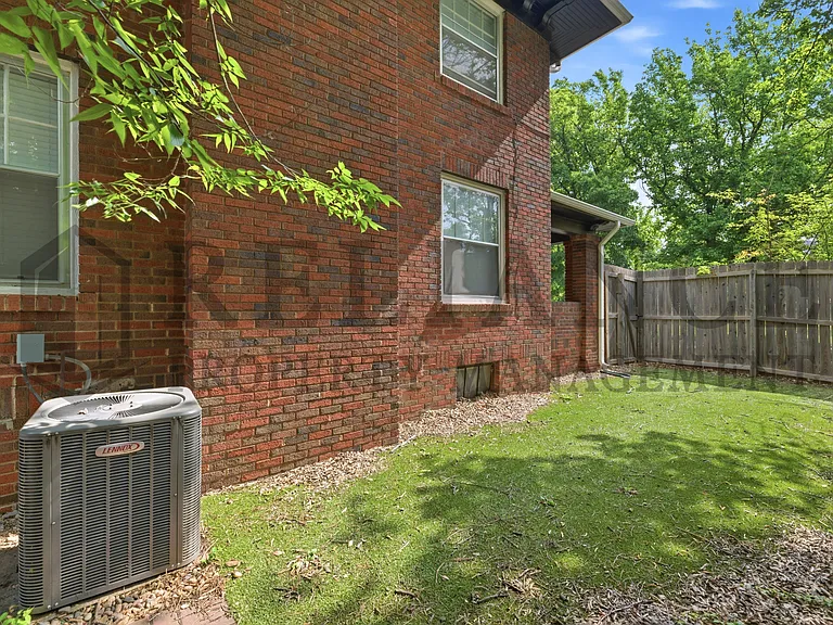 101 N Belmont Ave — Photo 8