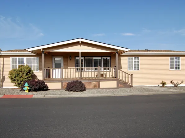 51490 W Lake Dr, Scappoose, OR 97056