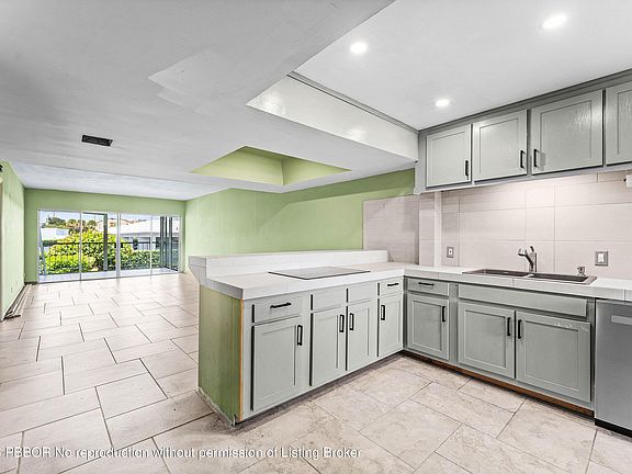 3rd image of 155 Yacht Club Dr APT 101
