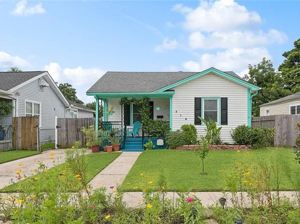 318 Wallace Dr, New Orleans, LA 70122